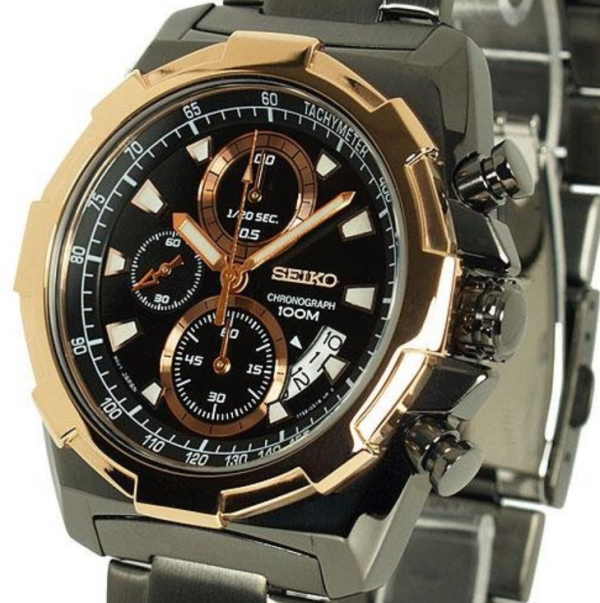 Chronograph dengan bezel berlapis emas